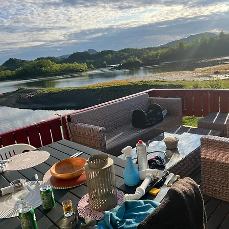 Jaktstuga Near Bye, Lofoten